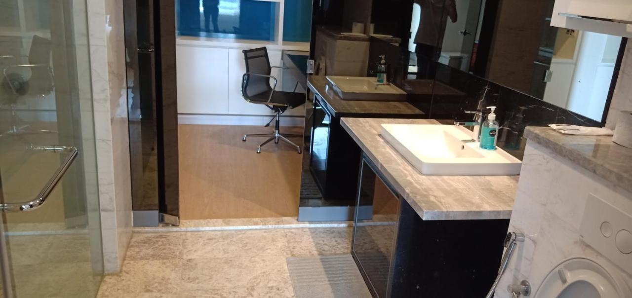 The Platinum Klcc Suites By Whitfield Kuala Lumpur Bagian luar foto